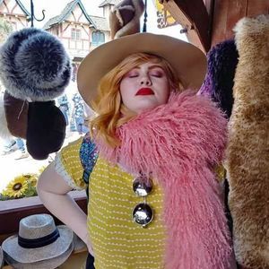 Meet your Posher, Kaila